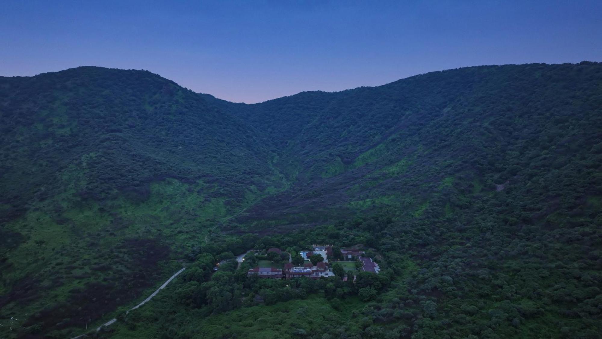 Anandam - A Luxury Resort In Udaipur Extérieur photo